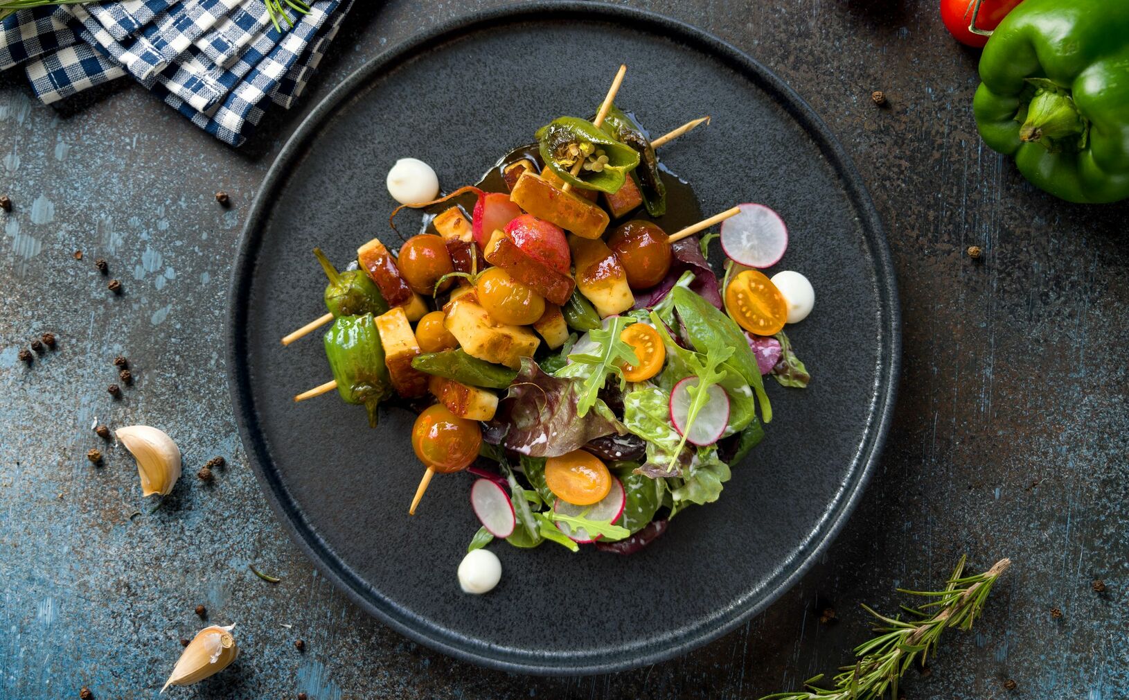 Snídaňový špíz s halloumi a bylinkami