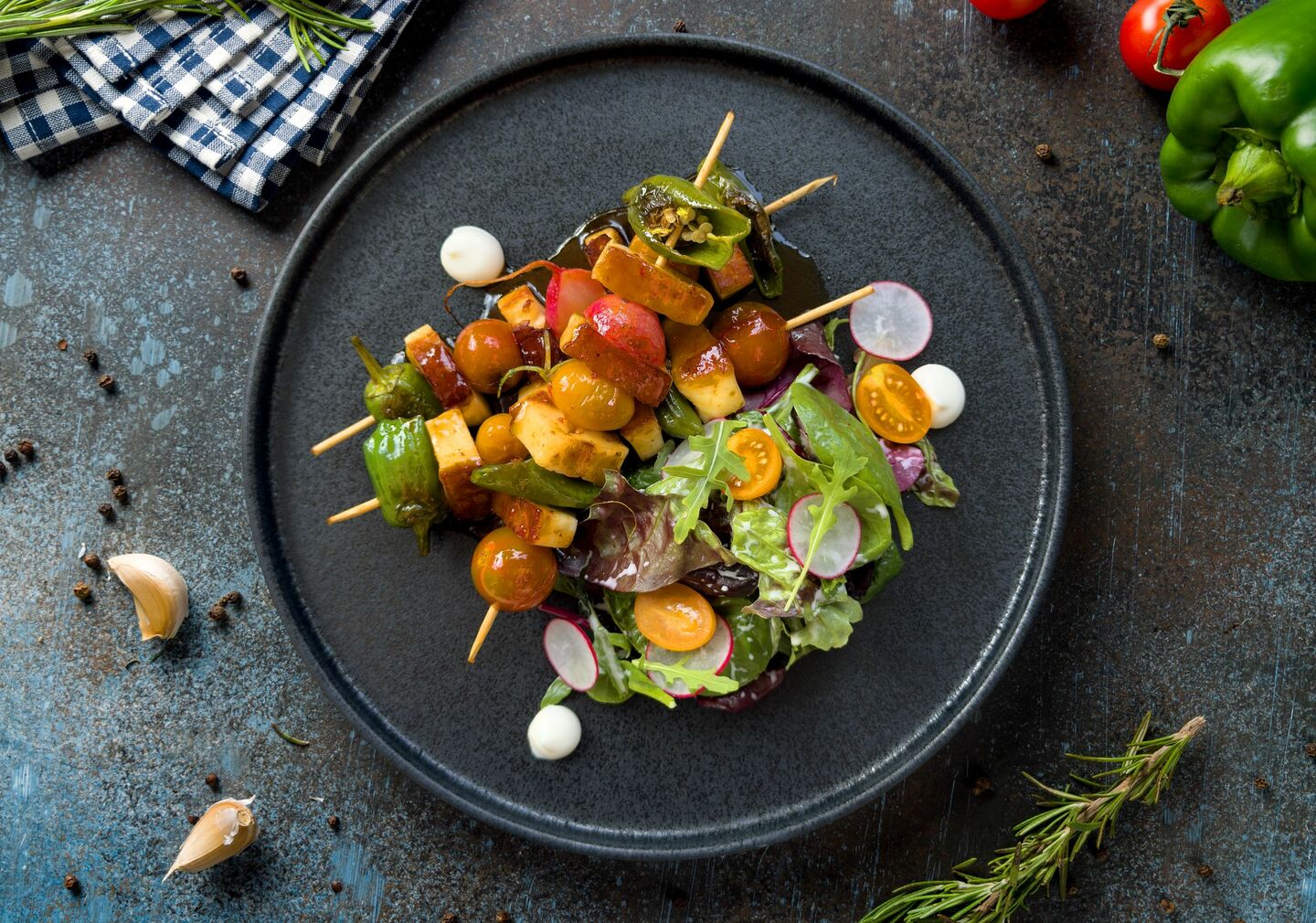 Snídaňový špíz s halloumi a bylinkami